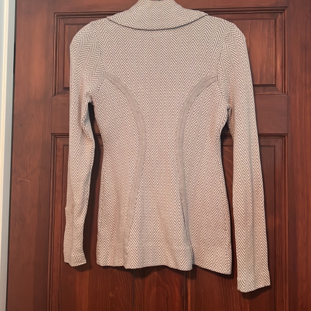 Knit jacket. - Picture 3 of 6